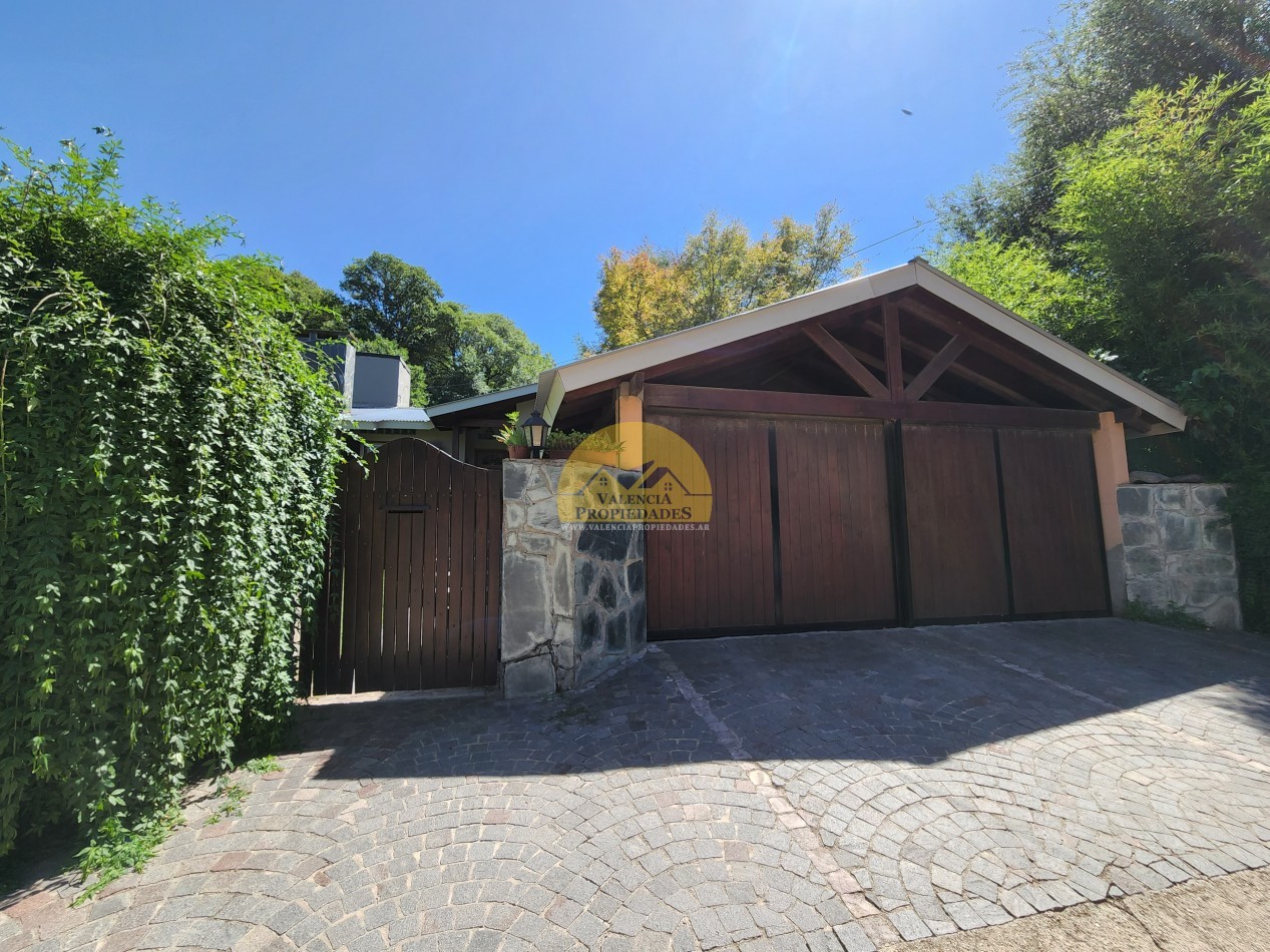 Hermosa casa en Villa Gral Belgrano zona residencial 5 ambientes