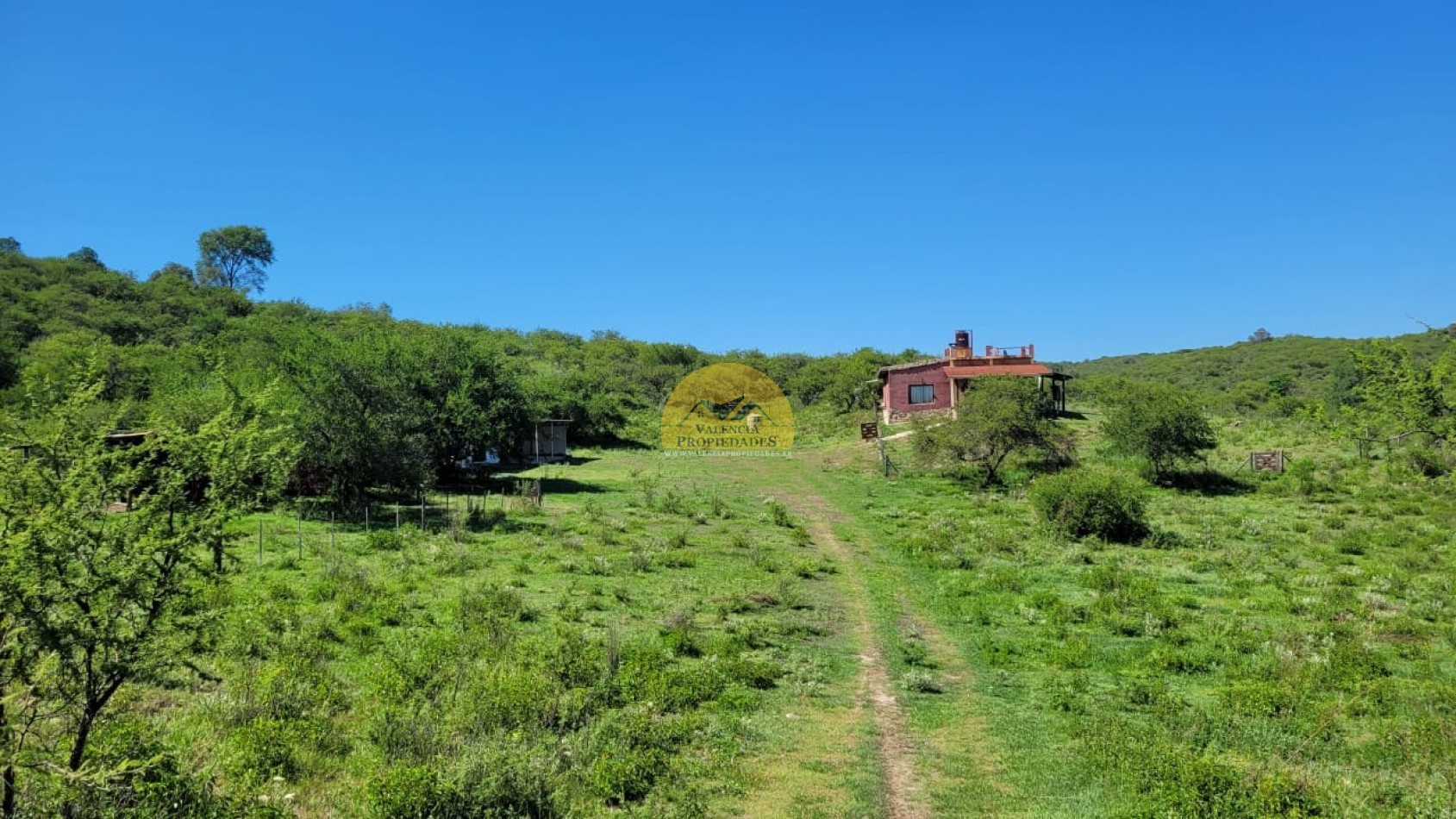 VENTA CASA DE CAMPO EN LOTE DE 6000 METROS HERMOSA VISTA Y ENTORNO SANTA MONICA SANTA ROSA DE CALAMUCHITA