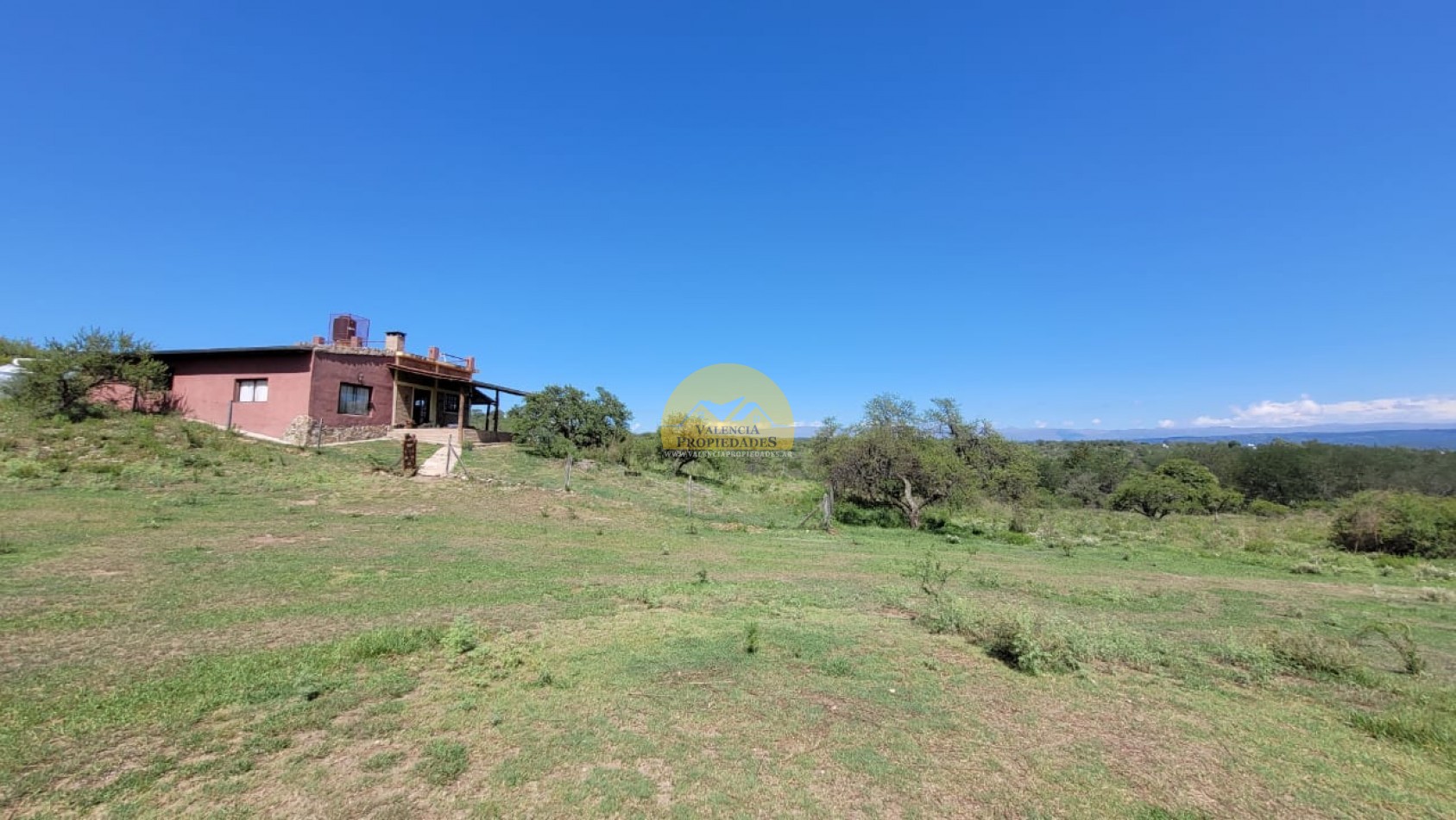 VENTA CASA DE CAMPO EN LOTE DE 6000 METROS HERMOSA VISTA Y ENTORNO SANTA MONICA SANTA ROSA DE CALAMUCHITA