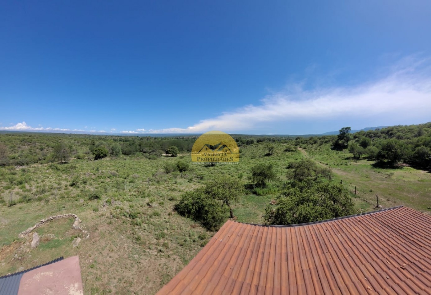 VENTA CASA DE CAMPO EN LOTE DE 6000 METROS HERMOSA VISTA Y ENTORNO SANTA MONICA SANTA ROSA DE CALAMUCHITA