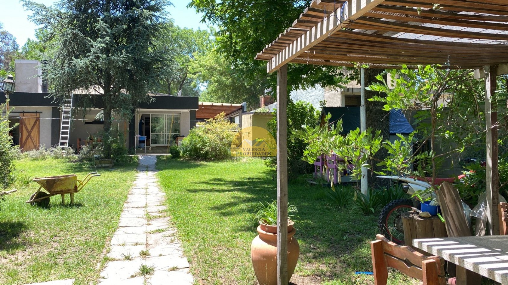 VENTA CASA 2 DORMITORIOS QUINCHO PISCINA CON COSTA A RIO SANTA ROSA CALAMUCHITA