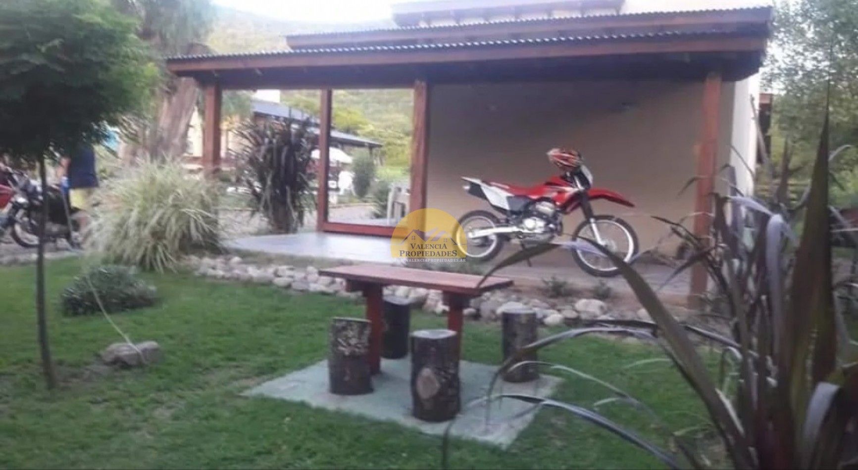 HERMOSO COMPLEJO DE CABAÑAS SOBRE RUTA PISCINA VISTA A SIERRAS
