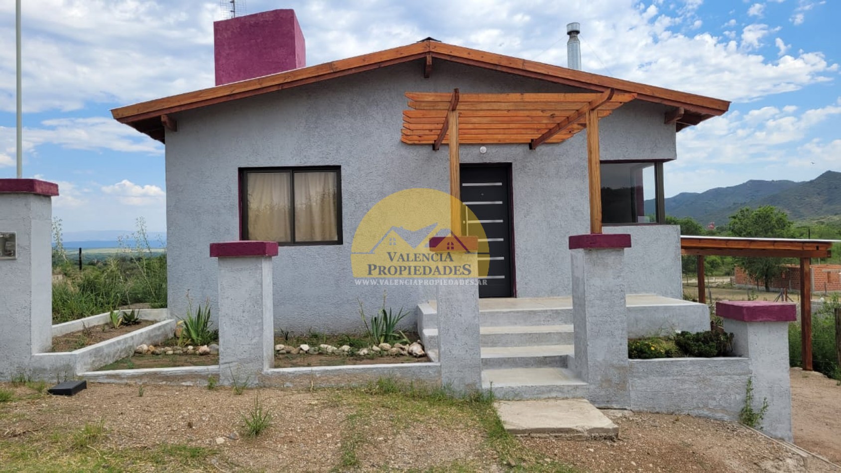Casa a estrenar 3 ambientes balcon aterrazado y parrilla con amplia vista El Torreon