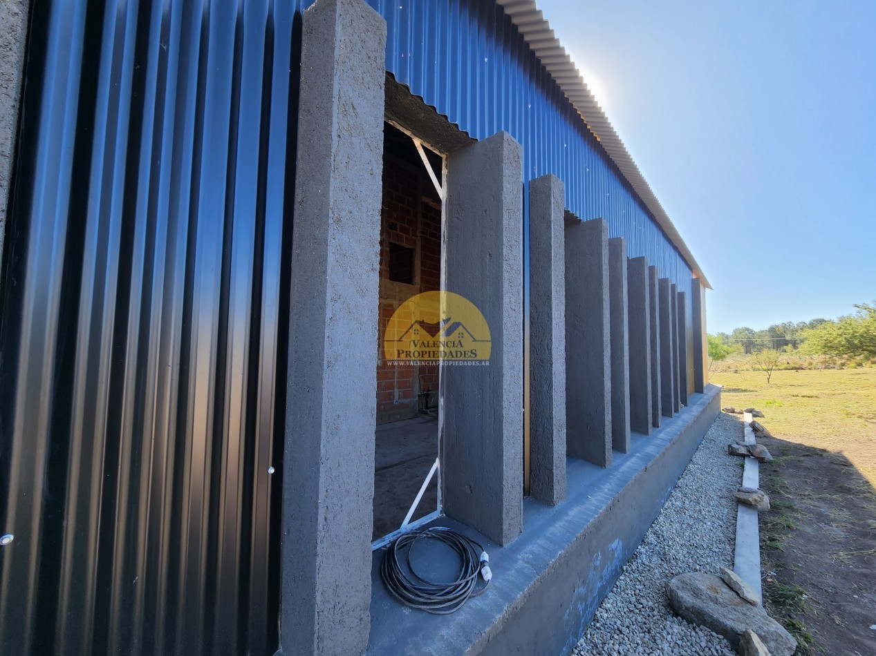 VENTA Espectacular FRACCION DE TERRENO DE 2 hectareas con casa amoblada y equipada mas Mega galpon con recepcion, vivienda y taller VILLA YACANTO DE CALAMUCHITA