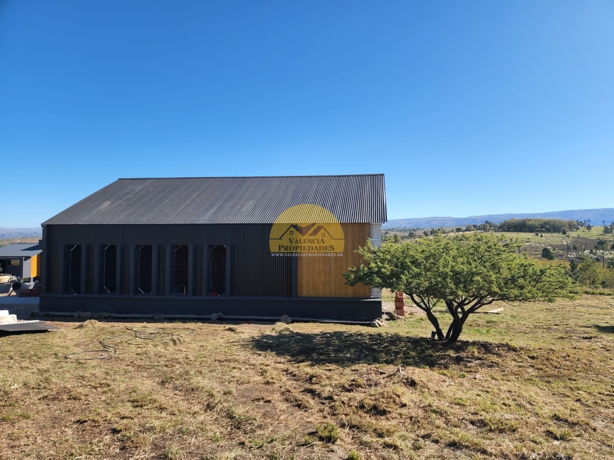 VENTA Espectacular FRACCION DE TERRENO DE 2 hectareas con casa amoblada y equipada mas Mega galpon con recepcion, vivienda y taller VILLA YACANTO DE CALAMUCHITA