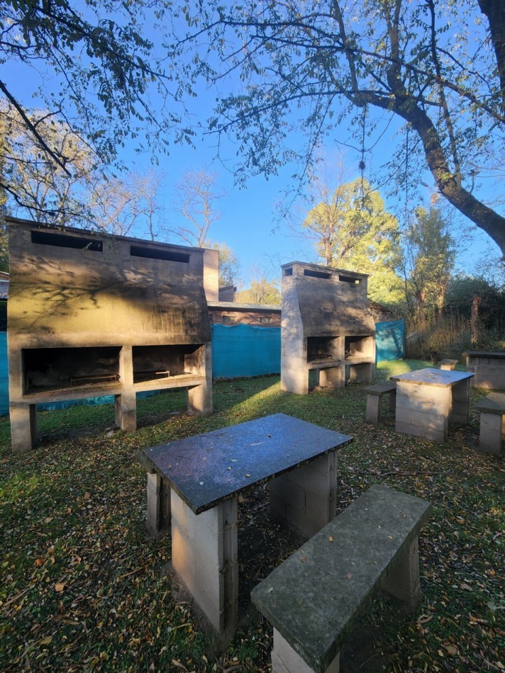 VENTA COMPLEJO DE DEPARTAMENTOS CON AMPLIO PARQUE Y ASADORES A METROS DEL RIO EN SANTA ROSA DE CALAMUCHITA
