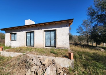 VENTA casa a terminar Santa Monica amplio parque 2 dormitorios Calamuchita ACEPTA VEHICULO