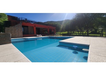 Venta Dos casas piscina amplio parque impomente vista a sierras