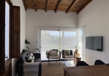 VENTA HERMOSA CASA A ESTRENAR DOS DORMITORIOS AMPLIO PARQUE VISTAS PROXIMO A LAGO RUMIPAL