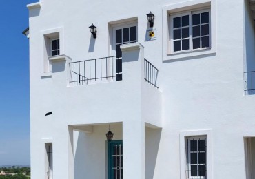 CASA EN VENTA  - LOS REARTES