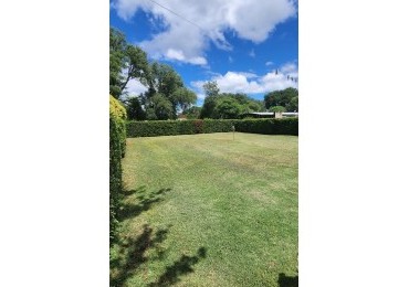 VENTA CASA DOS DORMITORIOS LOTE ESQUINA CON AMPLIO PARQUE