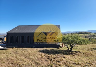 VENTA Espectacular FRACCION DE TERRENO DE 2 hectareas con casa amoblada y equipada mas Mega galpon con recepcion, vivienda y taller VILLA YACANTO DE CALAMUCHITA